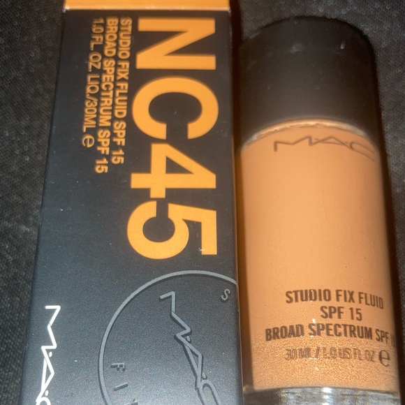 x1 MAC NC45 STUDIO FIX FLUID FOUNDATION BRAND NEW BOXED - Picture 2 of 5